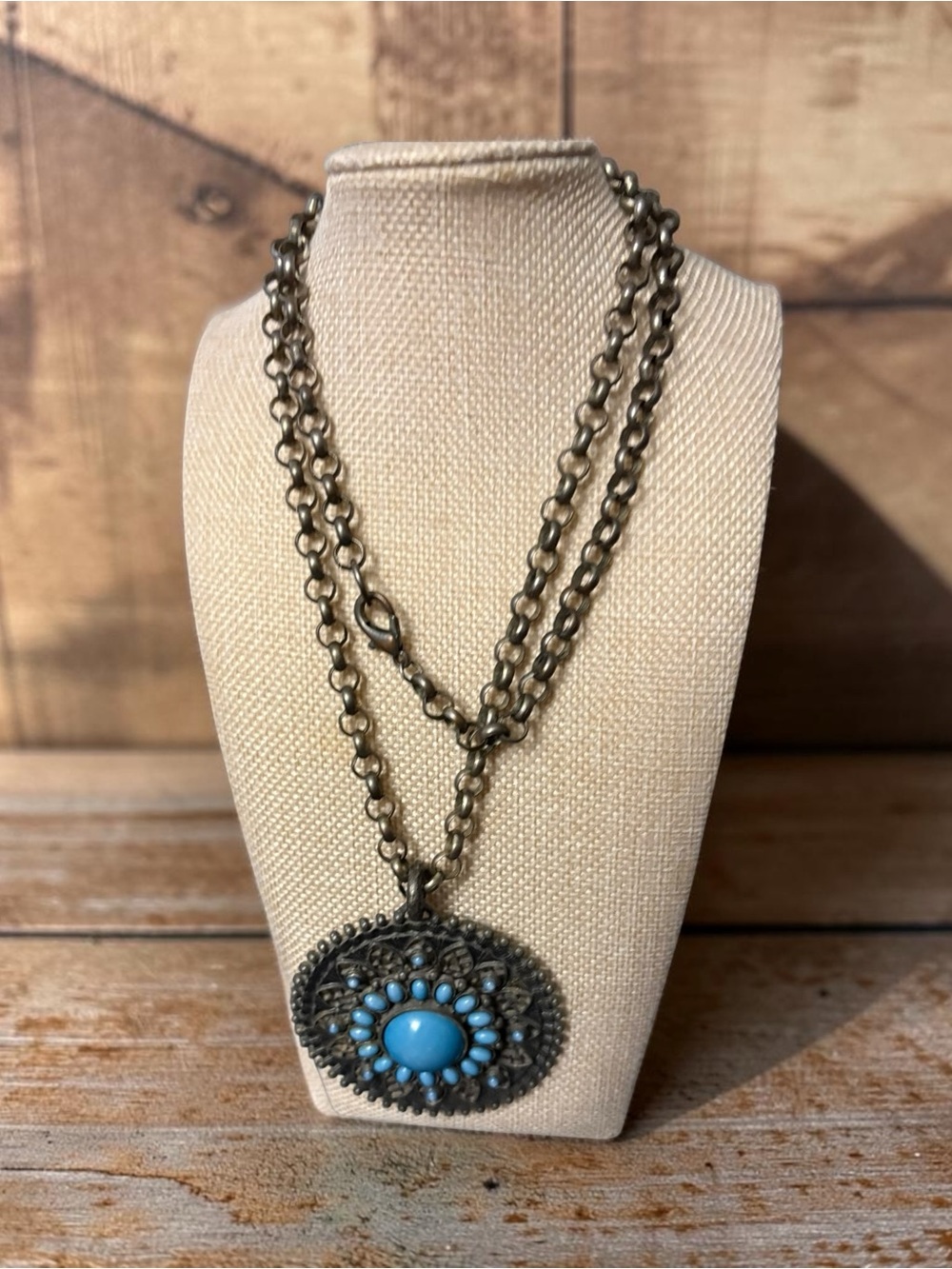 Vintage Style Boho Southwestern Faux Turquoise Medallion Pendant Necklace ✨
